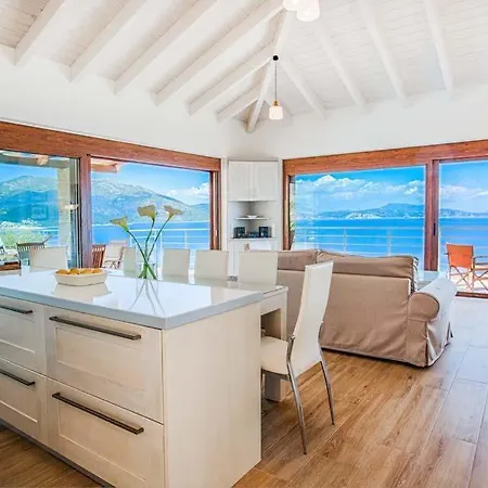 Sleeps 6 Pool Air Con Wifi Σύβοτα