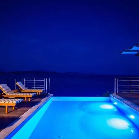 Βίλα Sleeps 6 Pool Air Con Wifi *