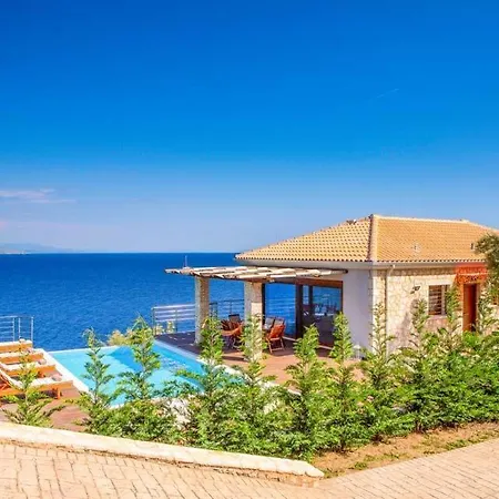 Sleeps 6 Pool Air Con Wifi