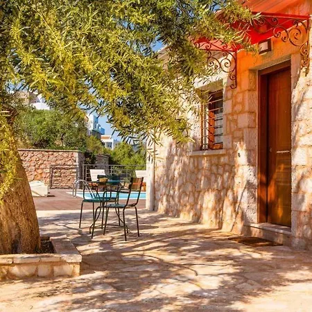 Sleeps 6 Pool Air Con Wifi * Σύβοτα