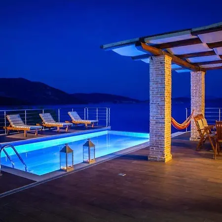 Sleeps 6 Pool Air Con Wifi * Σύβοτα