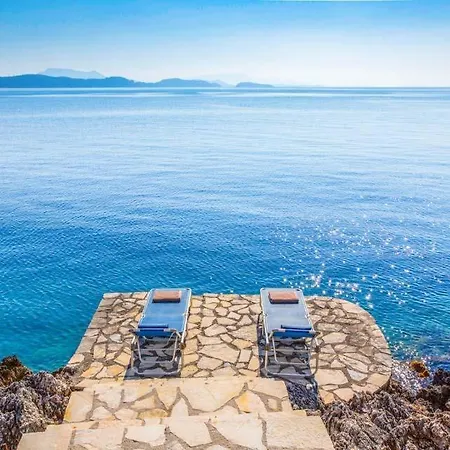 Sleeps 6 Pool Air Con Wifi Σύβοτα