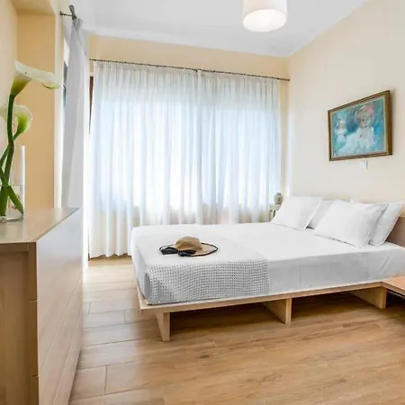 Sleeps 6 Pool Air Con Wifi * Σύβοτα